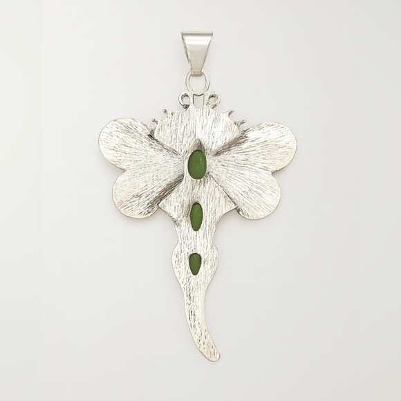 Green Gemstone Dragonfly Pendant - Picture 2 of 2